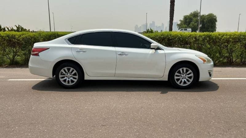 2015 Nissan Altima s thumbnail 8