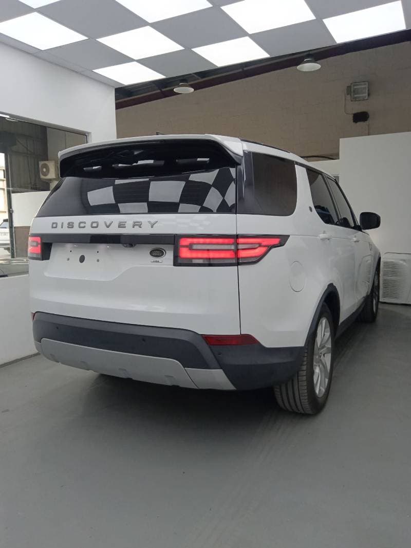 2018 Land Rover Discovery HSE thumbnail 4