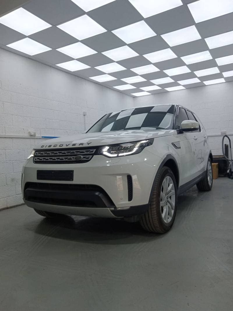 2018 Land Rover Discovery HSE thumbnail 3