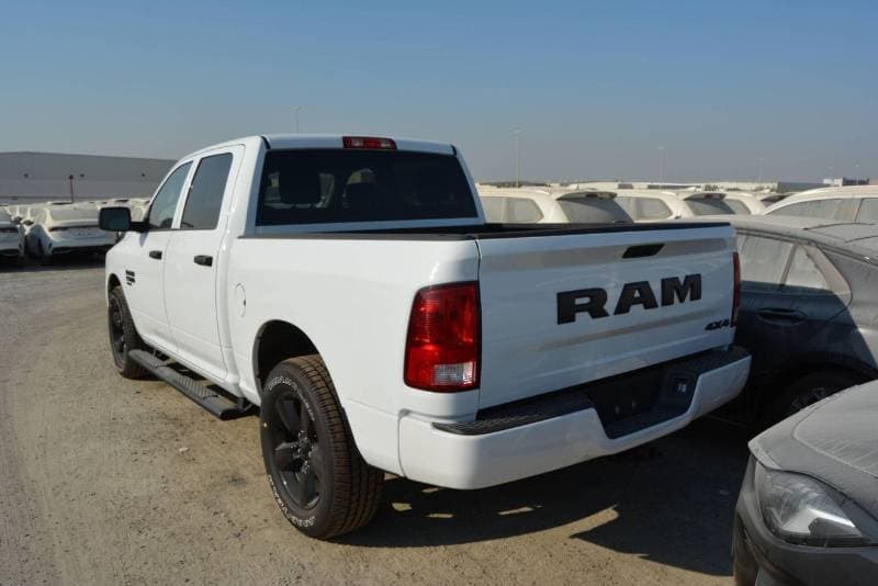 2023 RAM 1500 CLASSIC thumbnail 3