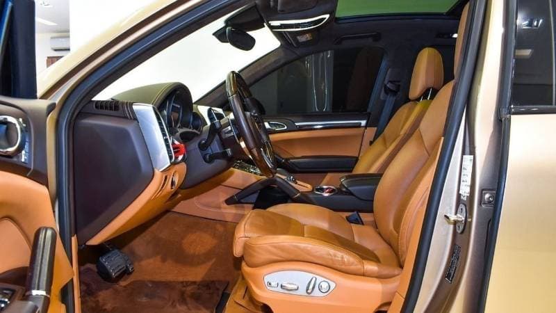 2016 Porsche Cayenne GTS thumbnail 8