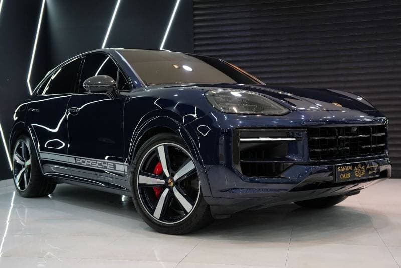 2025 Porsche Cayenne GTS thumbnail 3