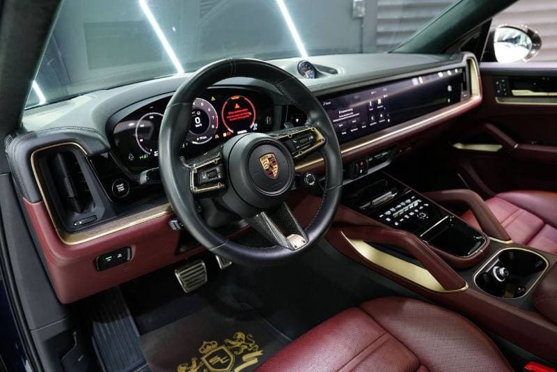 2025 Porsche Cayenne GTS thumbnail 5