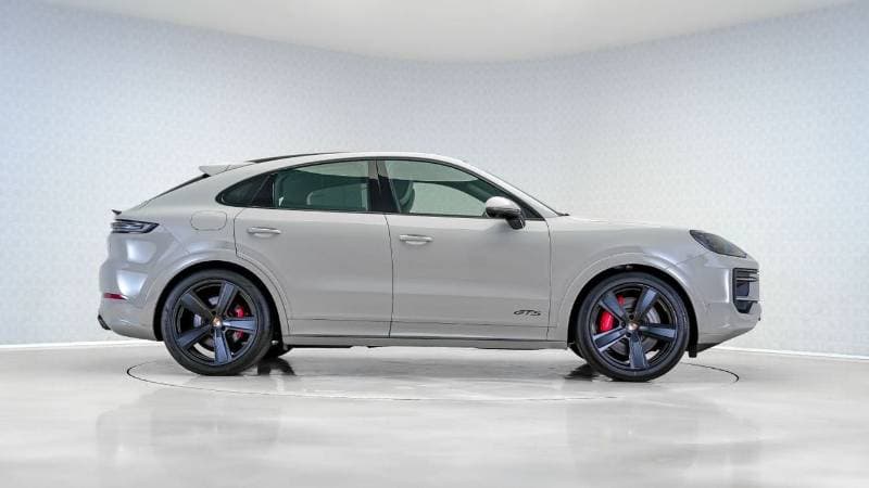 2025 Porsche Cayenne GTS thumbnail 3