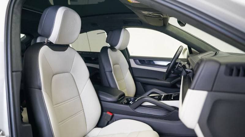 2025 Porsche Cayenne GTS thumbnail 6