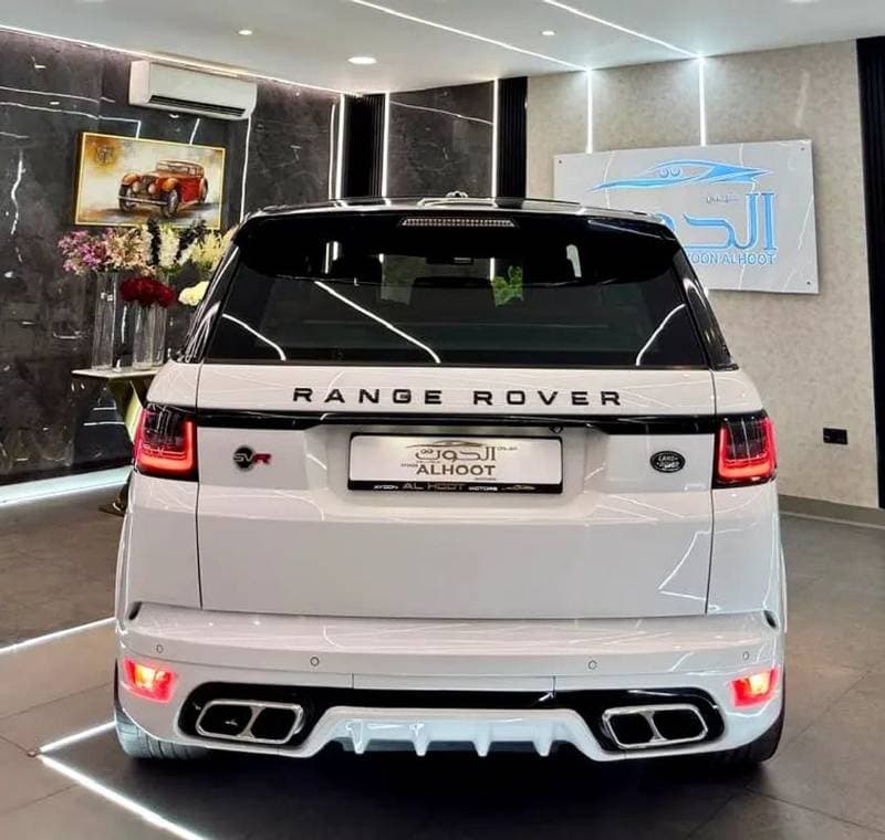 2015 Land Rover Range Rover Sport SVR thumbnail 6