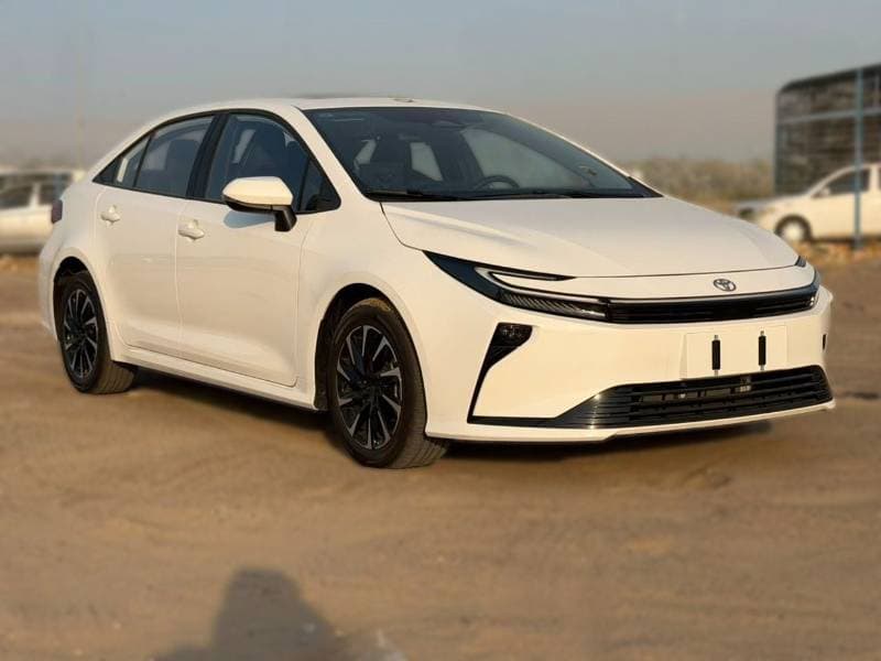 2026 Toyota Corolla XLI HEV thumbnail 2