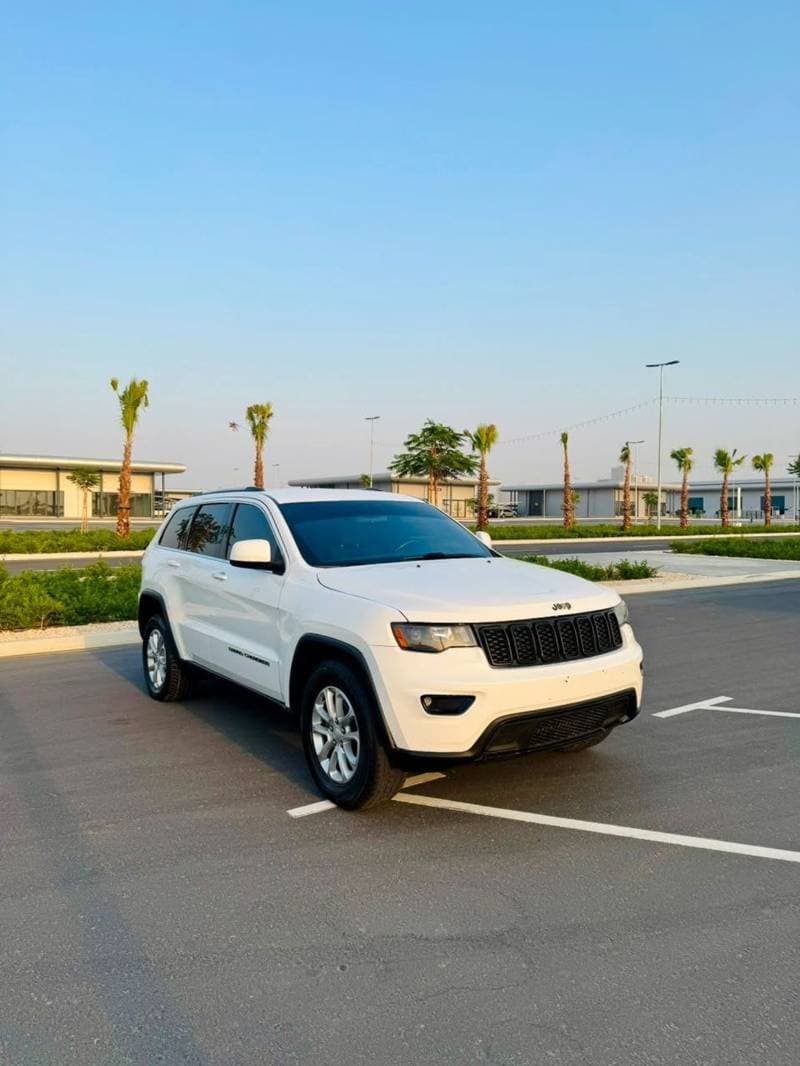 2021 Jeep Grand Cherokee LAREDO thumbnail 6