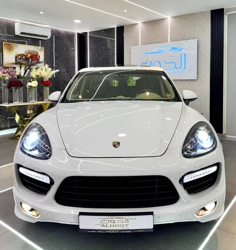 2014 Porsche Cayenne GTS thumbnail 6