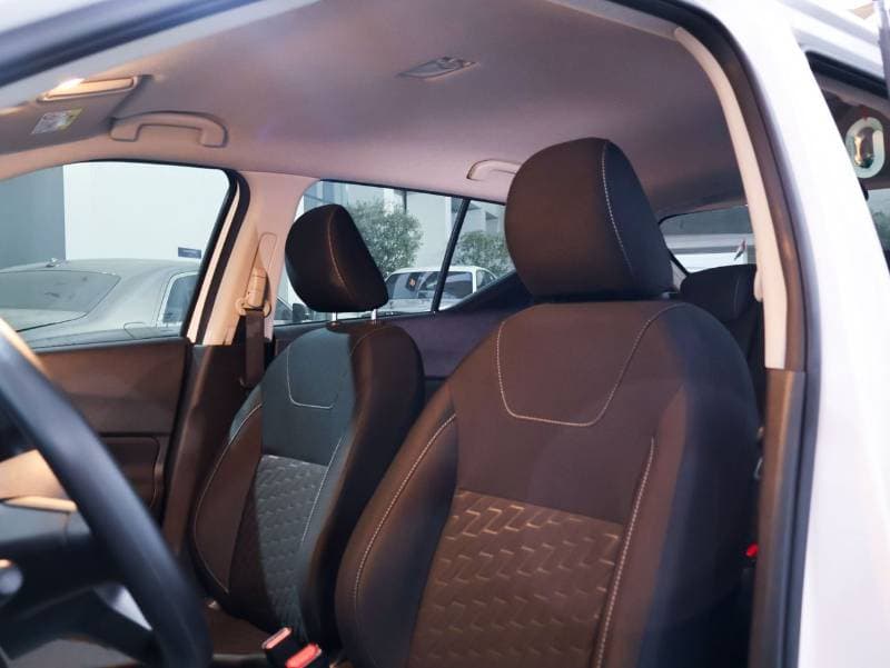 2024 Nissan Kicks SV thumbnail 7