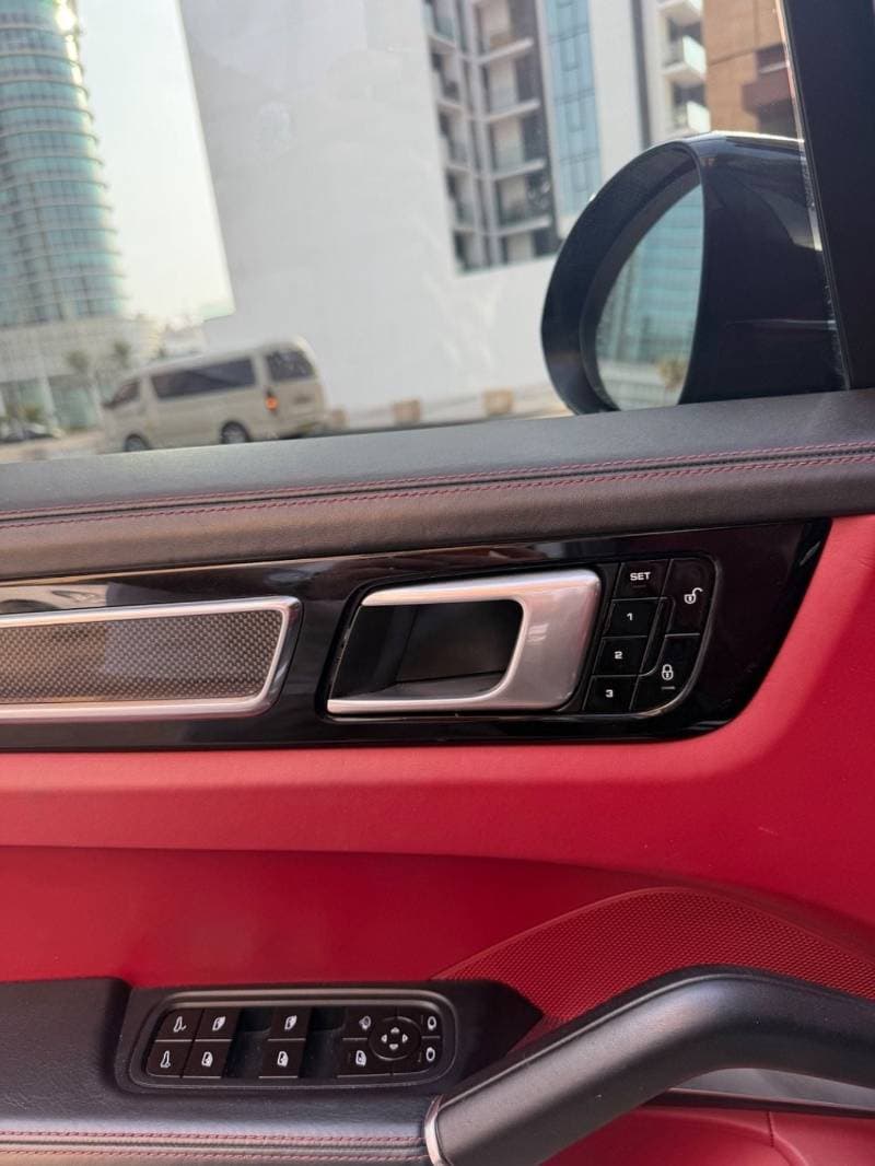 2019 Porsche Cayenne TURBO thumbnail 8