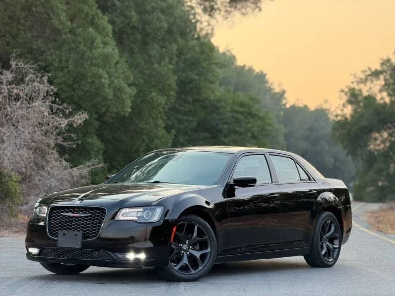 2021 Chrysler 300s thumbnail 3