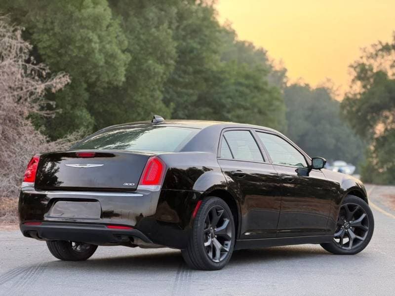 2021 Chrysler 300s thumbnail 4