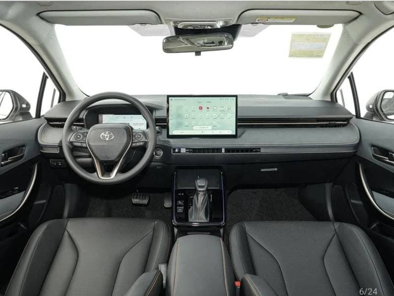 2026 Toyota Corolla XLI HEV thumbnail 6