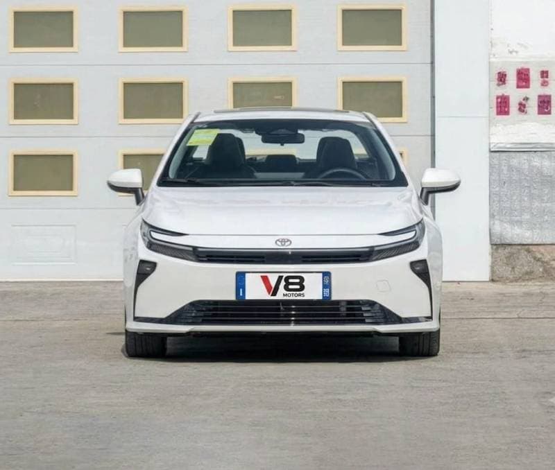 2026 Toyota Corolla XLI HEV thumbnail 2