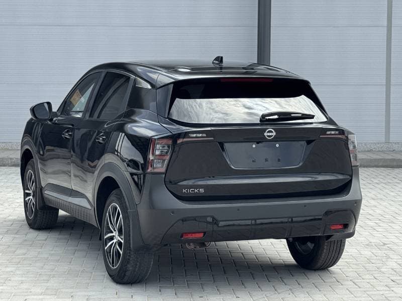 2025 Nissan Kicks SV thumbnail 4