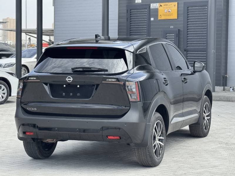 2025 Nissan Kicks SV thumbnail 5