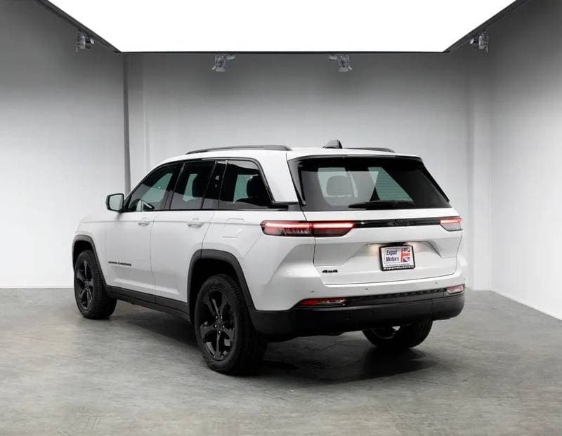 2024 Jeep Grand Cherokee ALTITUDE thumbnail 3