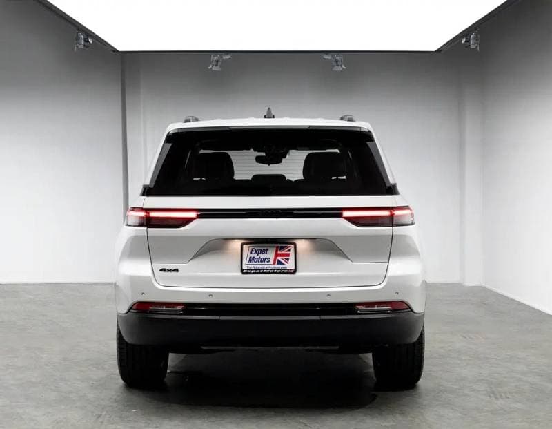 2024 Jeep Grand Cherokee ALTITUDE thumbnail 4