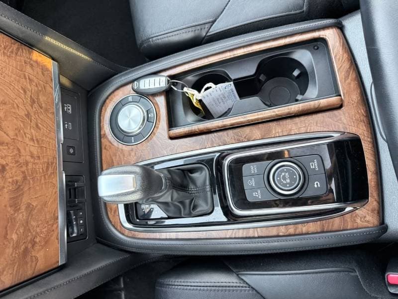2023 Nissan Armada SL thumbnail 8