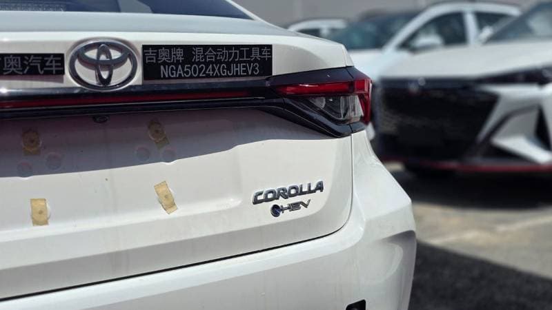 2026 Toyota Corolla XLI HEV thumbnail 7