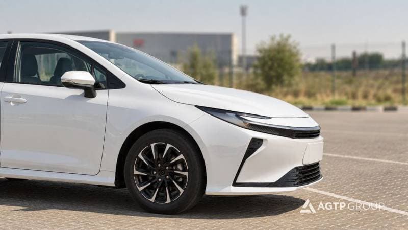 2026 Toyota Corolla XLI HEV thumbnail 3