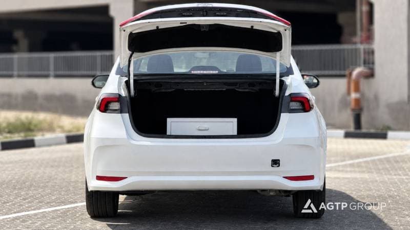 2026 Toyota Corolla XLI HEV thumbnail 6