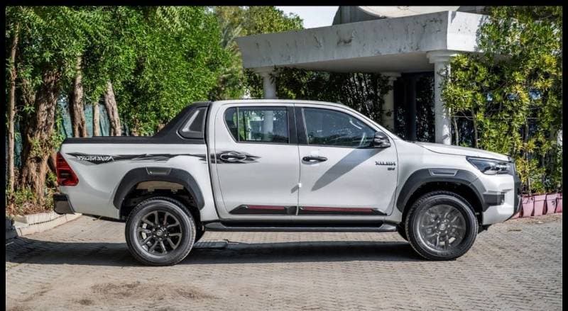 2026 Toyota Hilux ADVENTURE thumbnail 2