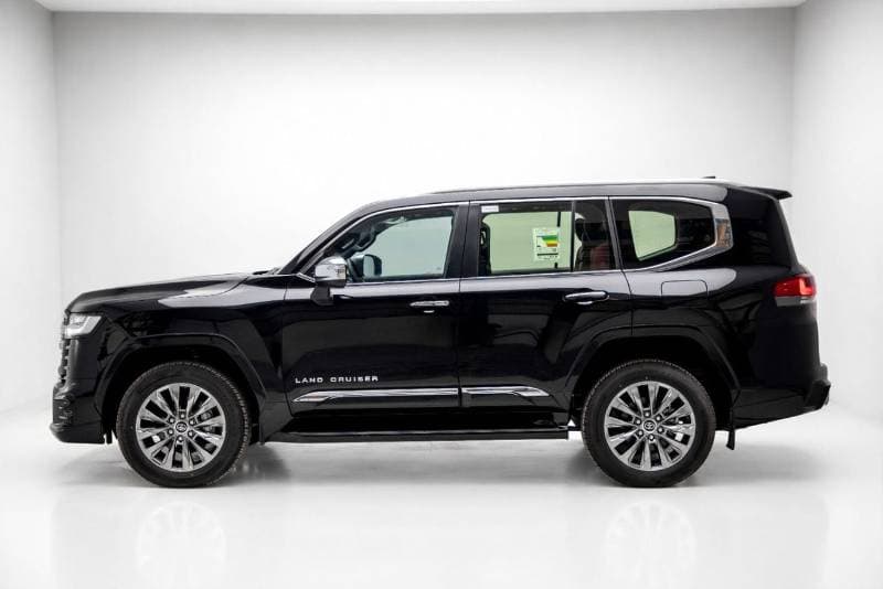2026 Toyota Land Cruiser VXR thumbnail 4