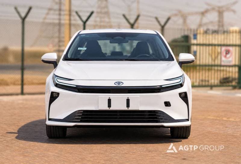 2026 Toyota Corolla XLI HEV thumbnail 2