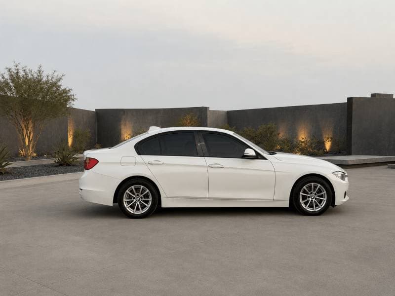 2012 BMW 320i STANDARD thumbnail 4