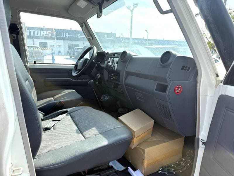 2024 Toyota Land Cruiser Pick Up thumbnail 8