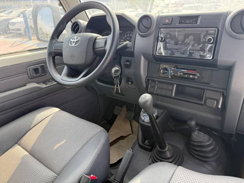 2024 Toyota Land Cruiser Pick Up thumbnail 6