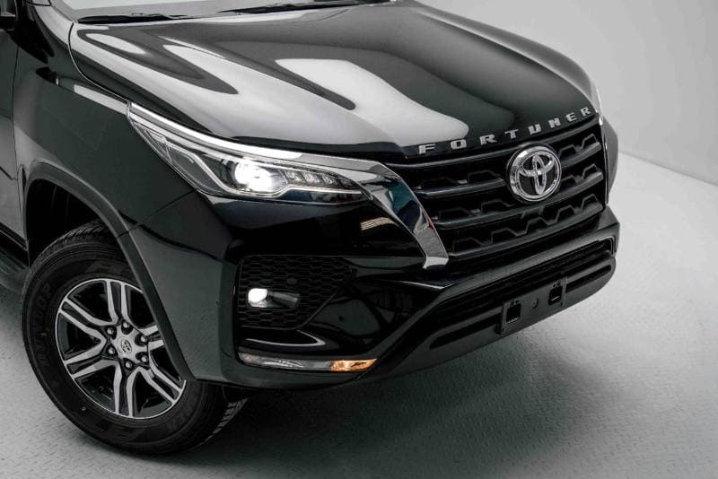 2026 Toyota Fortuner Standard thumbnail 2