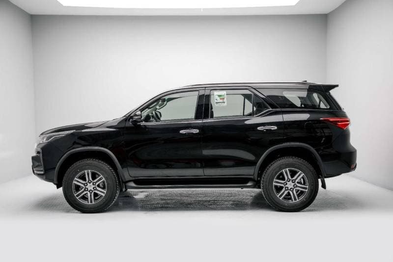 2026 Toyota Fortuner Standard thumbnail 4