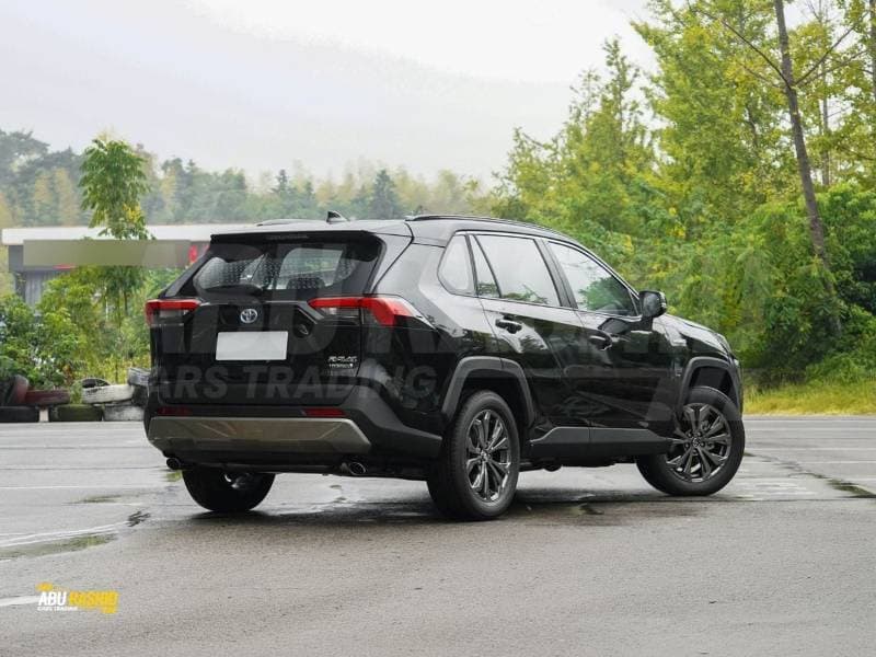 2025 Toyota RAV4 XLE HEV thumbnail 3