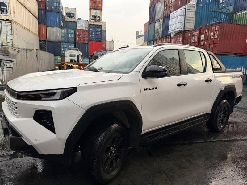 2026 Toyota Hilux ADVENTURE thumbnail 2