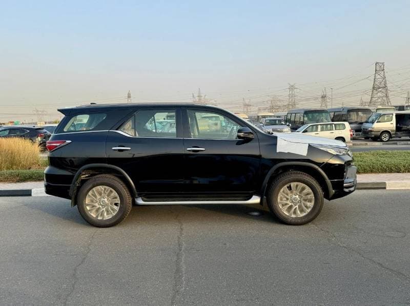 2025 Toyota Fortuner VXR thumbnail 4