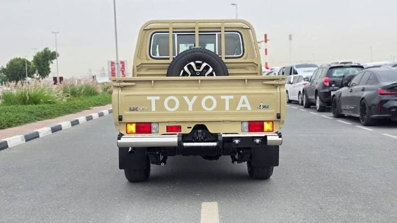 2026 Toyota Land Cruiser 70 thumbnail 4