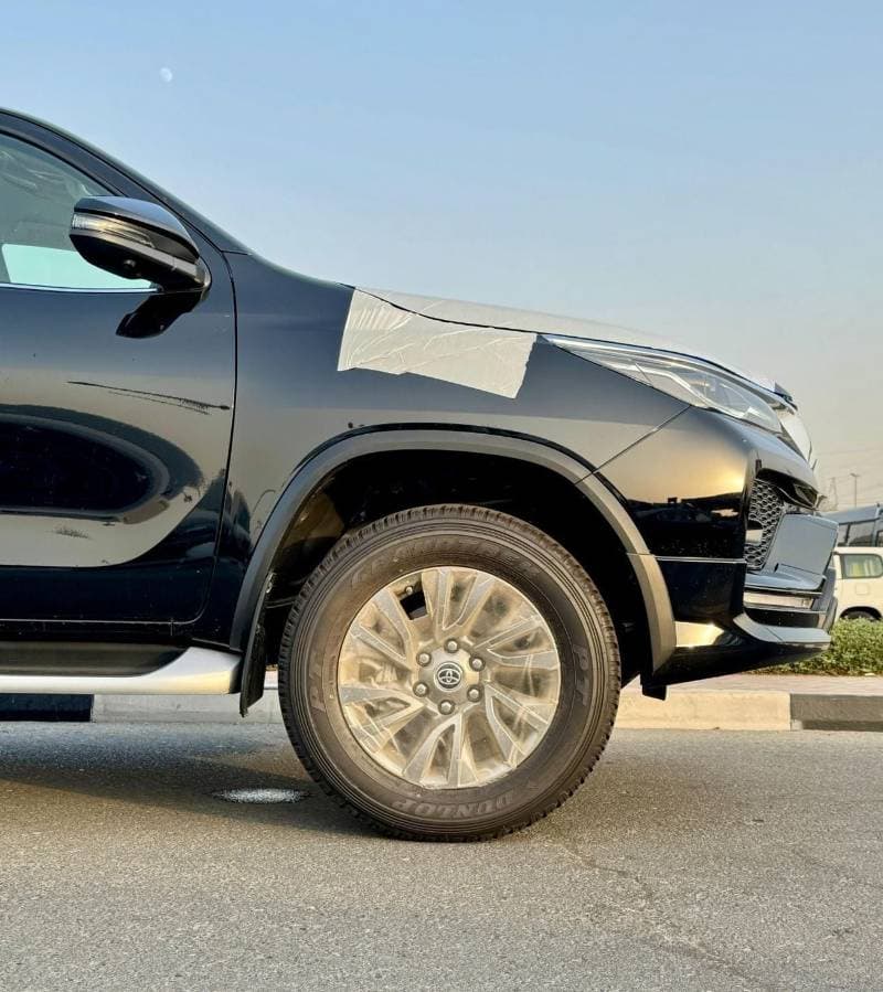 2025 Toyota Fortuner VXR thumbnail 5