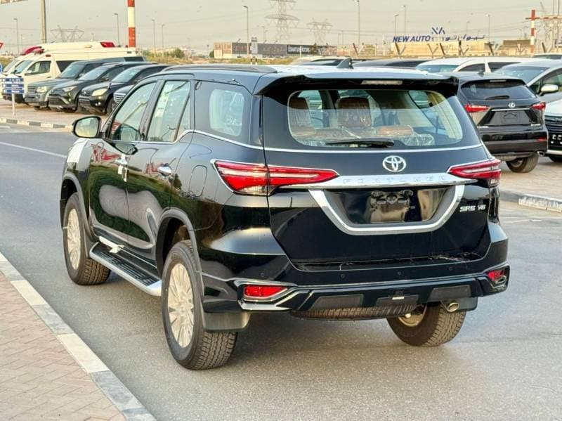 2025 Toyota Fortuner VXR thumbnail 6