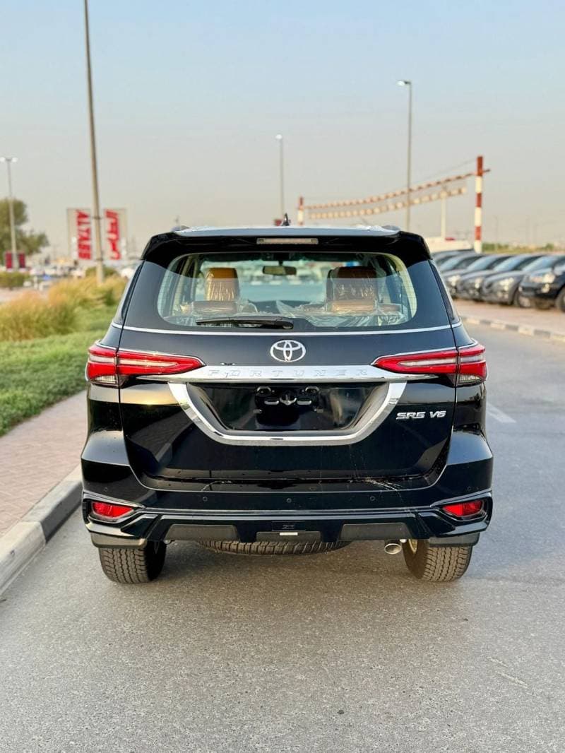2025 Toyota Fortuner VXR thumbnail 8