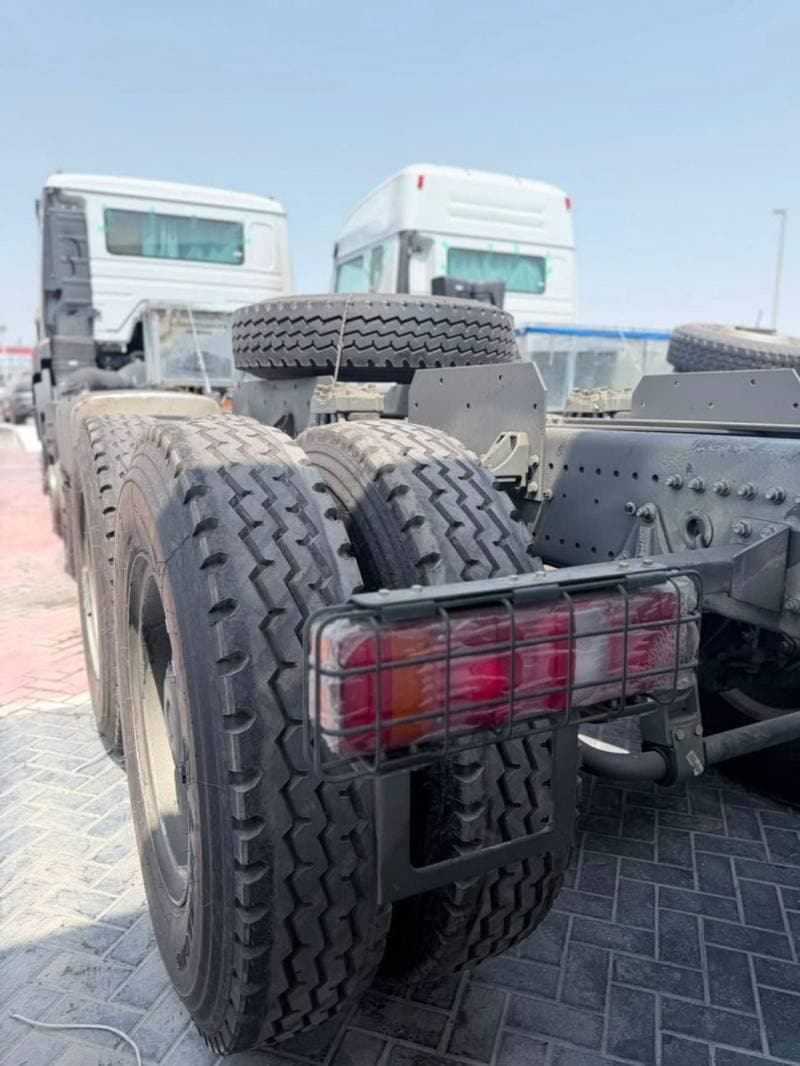 2026 Sinotruk Howo NX 8x4 Dumper Truck thumbnail 3