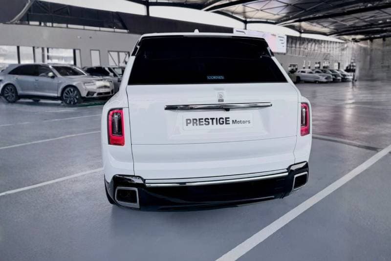 2025 Rolls Royce Cullinan Silver Badge thumbnail 4