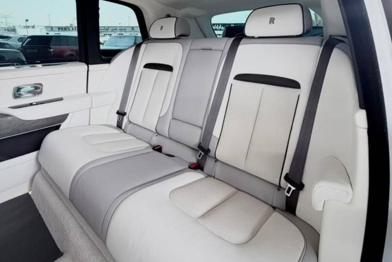 2025 Rolls Royce Cullinan Silver Badge thumbnail 8