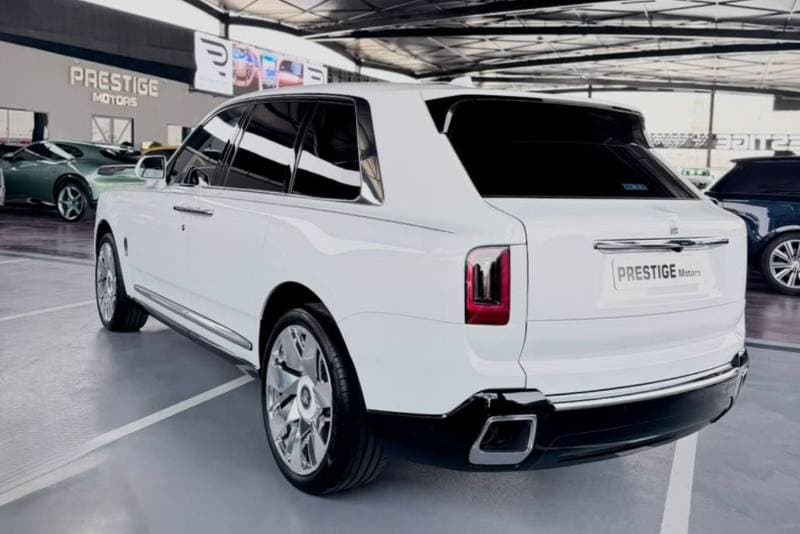 2025 Rolls Royce Cullinan Silver Badge thumbnail 3