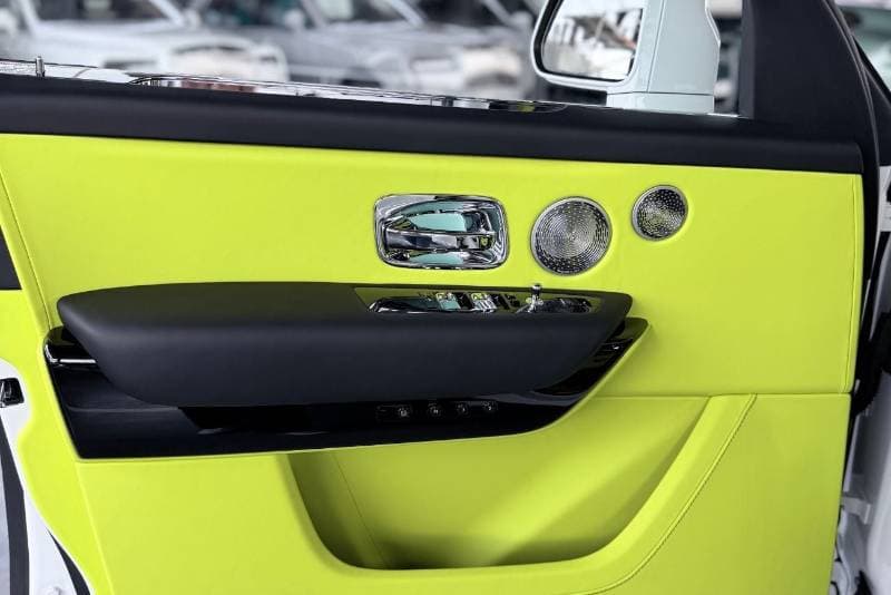 2025 Rolls Royce Cullinan Silver Badge thumbnail 6