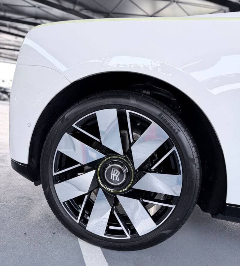 2025 Rolls Royce Cullinan Silver Badge thumbnail 5