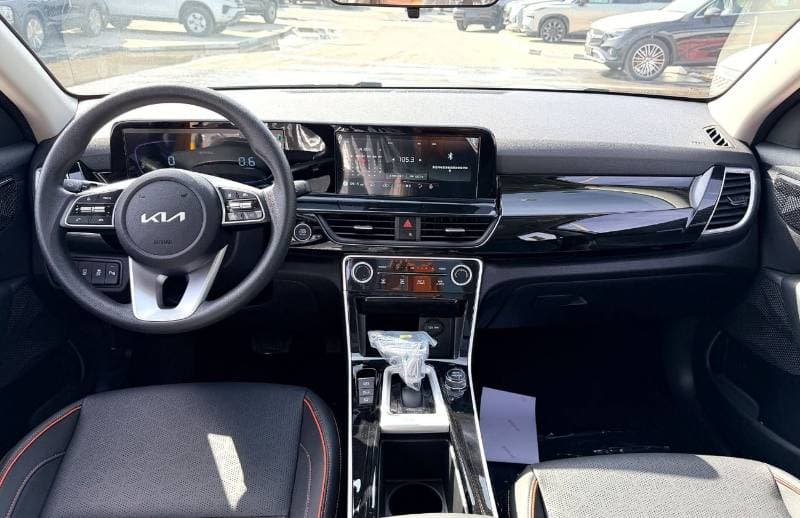 2025 Kia Seltos EX thumbnail 8