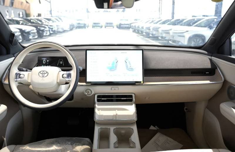 2025 Toyota BZ3X AIR thumbnail 7